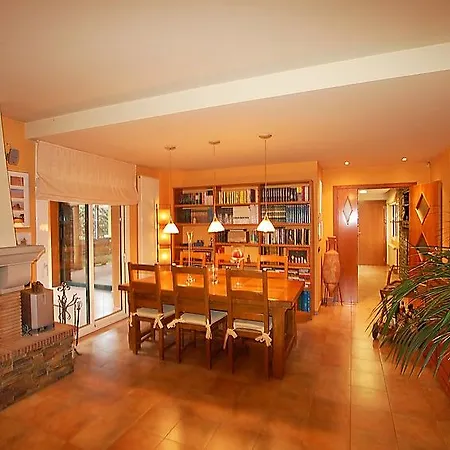 105363) Casa En Con Internet, Aire Acondicionado, Aparcamiento, Jardin Santa Cristina d'Aro