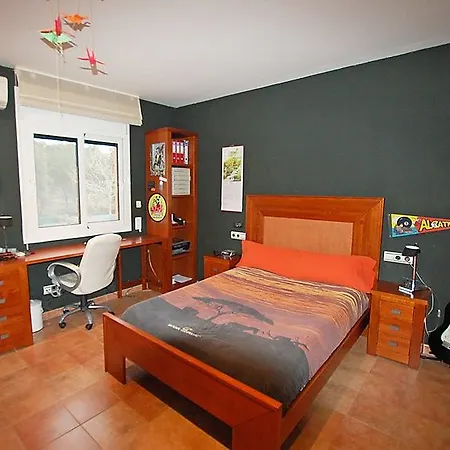 105363) Casa En Con Internet, Aire Acondicionado, Aparcamiento, Jardin *